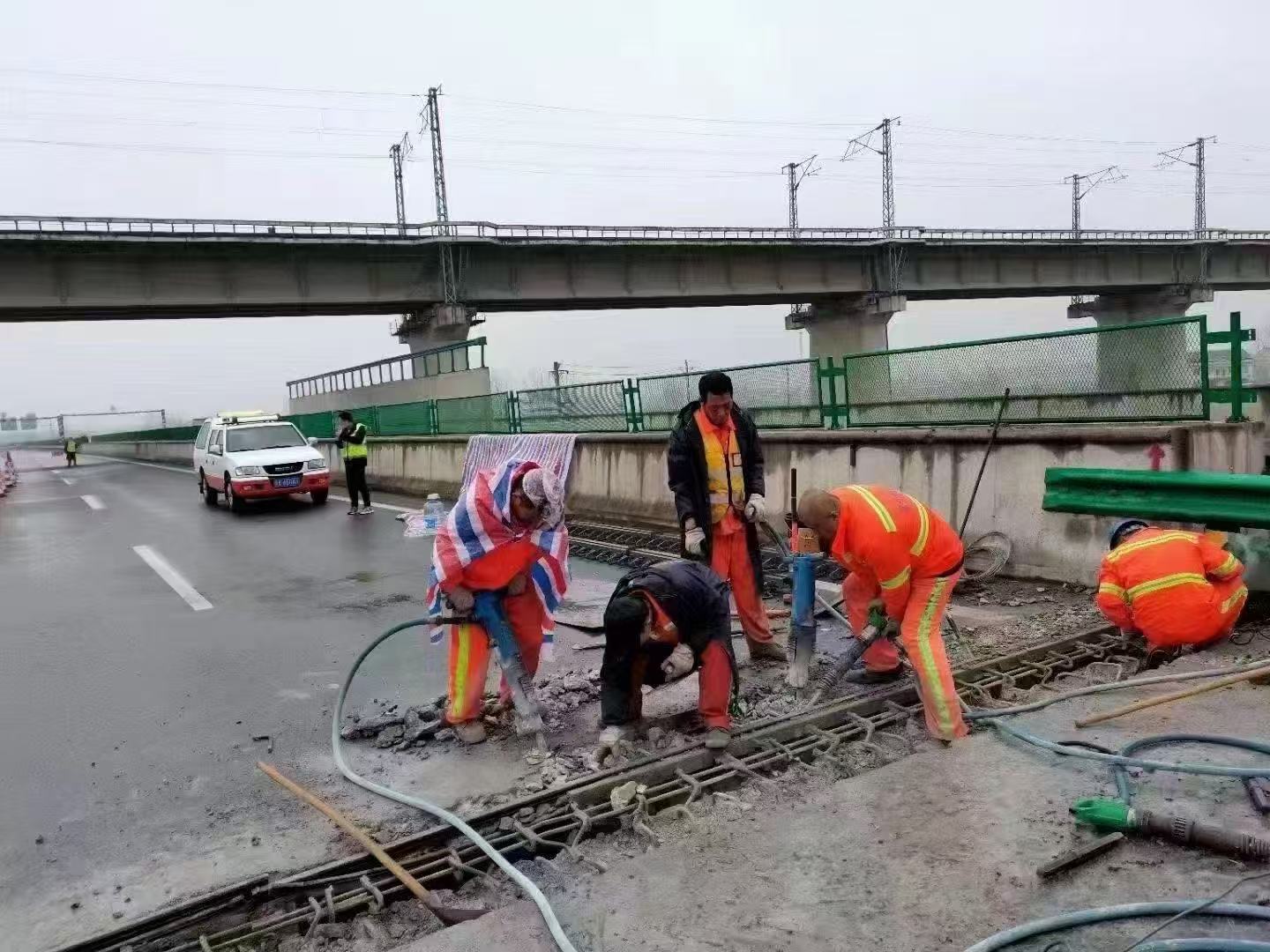 高港桥梁伸缩缝抢修料